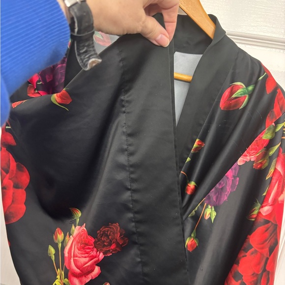 Ted Baker Luxurious Bold Floral Satiny Kimono Sleeve Women’s Robe, Sz 16/18 - Picture 4 of 9